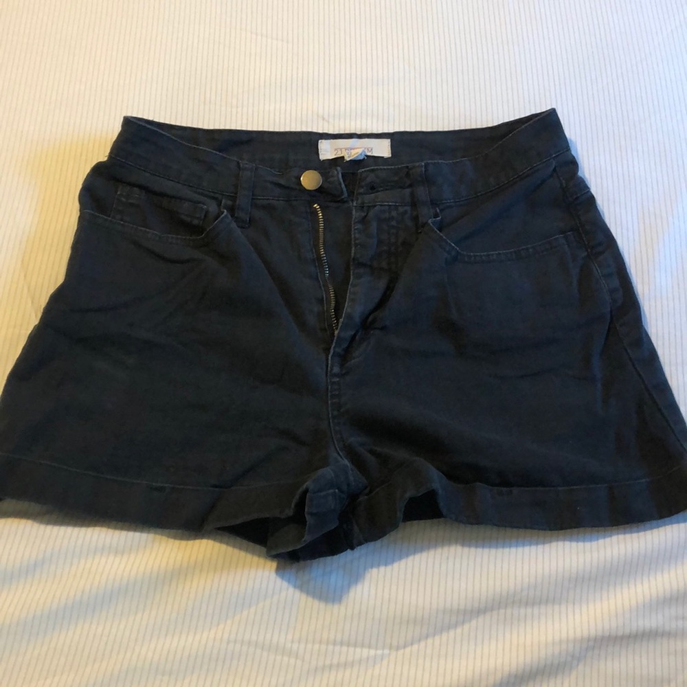 BLACK DENIM HIGH-WAISTED SHORTS